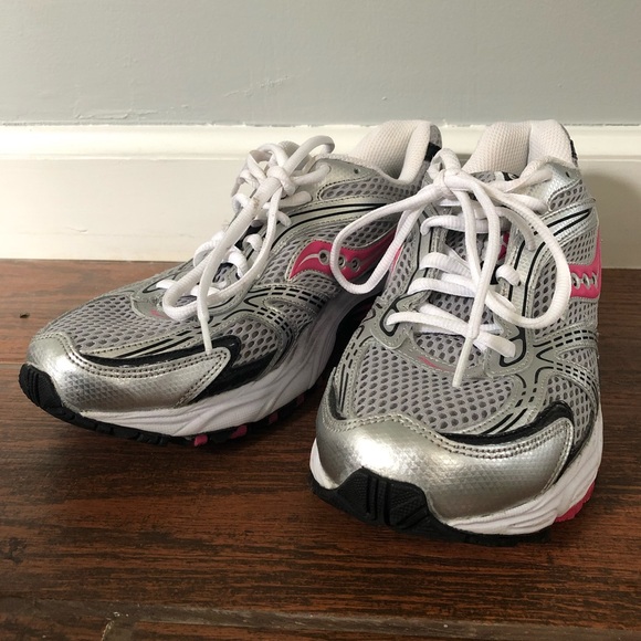 saucony oasis sneakers